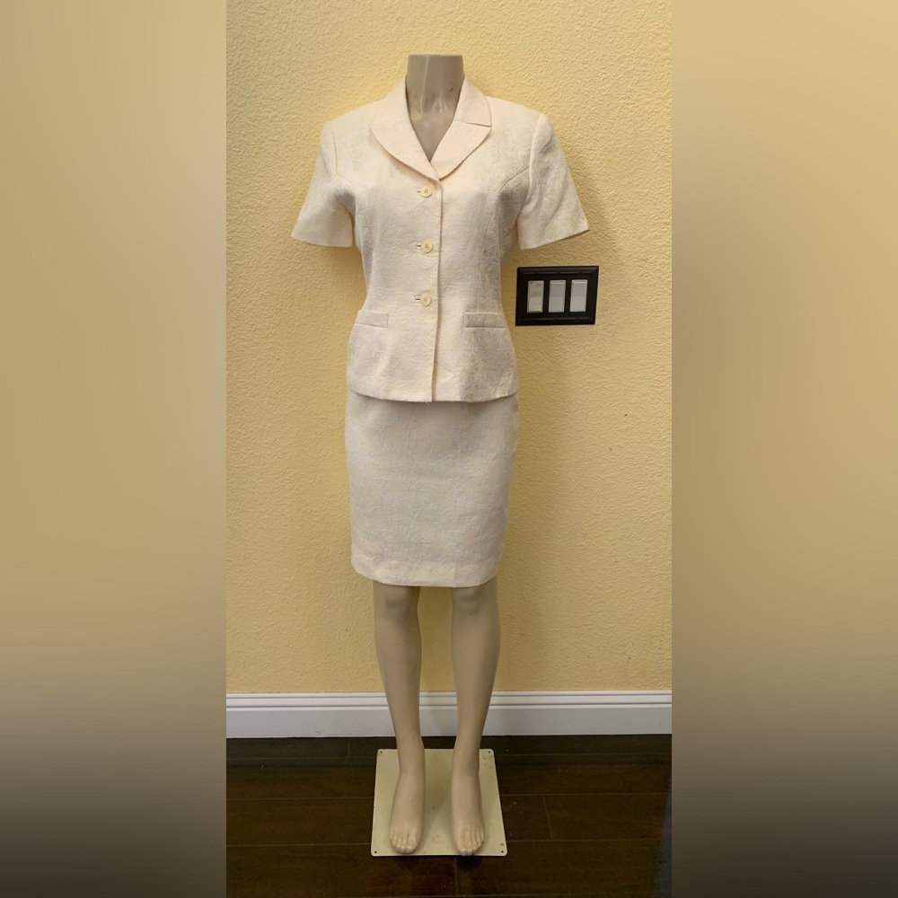 ALBERT NIPON Size 6 Yellow/White Floral Skirt Suit